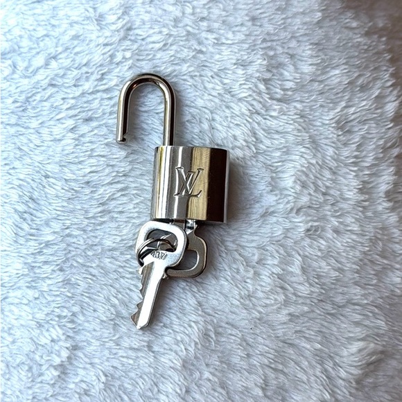 Silver Toned AUTHENTIC Louis Vuitton Padlock and Matching Key Set - Picture 8 of 8